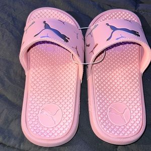 Kids brand new puma slides size 1C